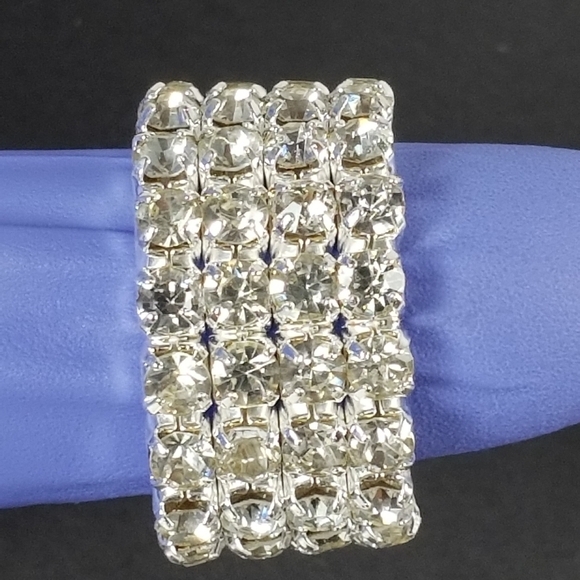 Silver Stretch Ring with Clear Rhinestones – Glamorous Wide Band Bling Jewelry - Picture 4 of 11